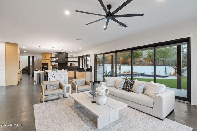 3135 E PALO VERDE Drive, Phoenix, AZ 85016