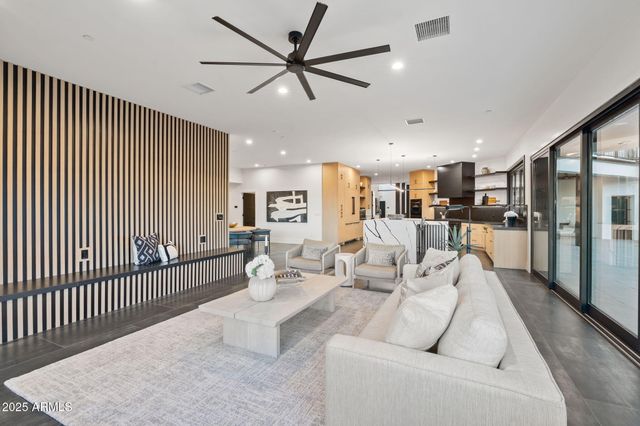 3135 E PALO VERDE Drive, Phoenix, AZ 85016