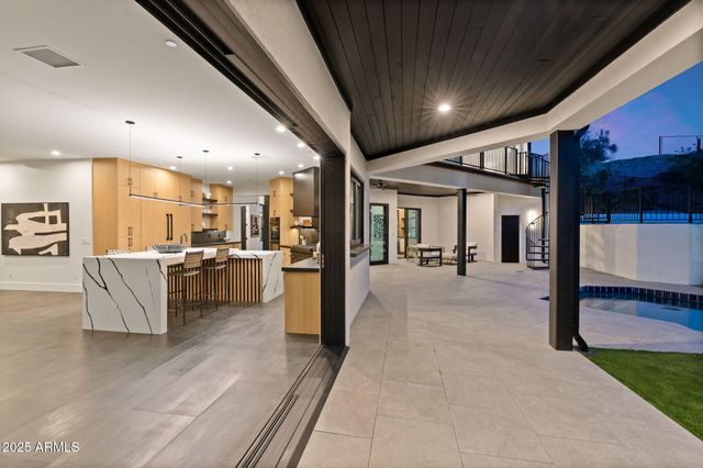 3135 E PALO VERDE Drive, Phoenix, AZ 85016