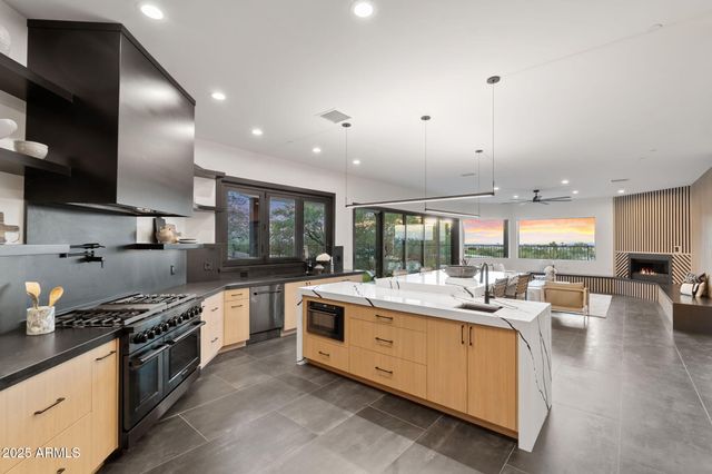 3135 E PALO VERDE Drive, Phoenix, AZ 85016