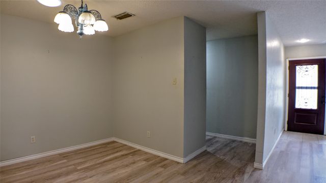 1608 Grandview Drive, Arlington, TX 76012
