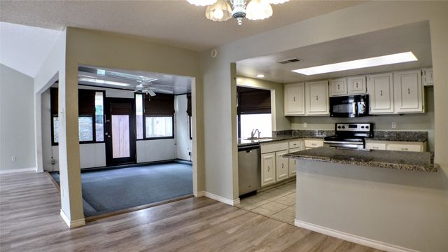 1608 Grandview Drive, Arlington, TX 76012