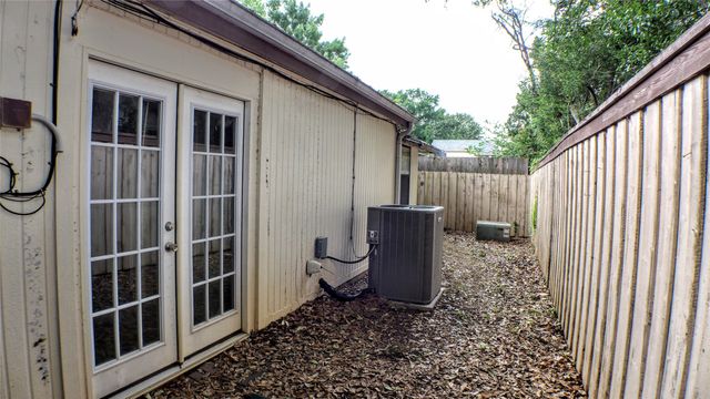 1608 Grandview Drive, Arlington, TX 76012