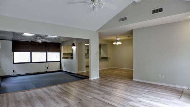 1608 Grandview Drive, Arlington, TX 76012