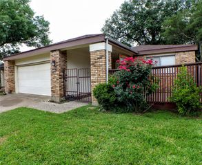 1608 Grandview Drive, Arlington, TX 76012