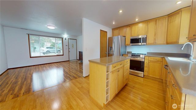 14723 Kestrel Place NE, Poulsbo, WA 98370