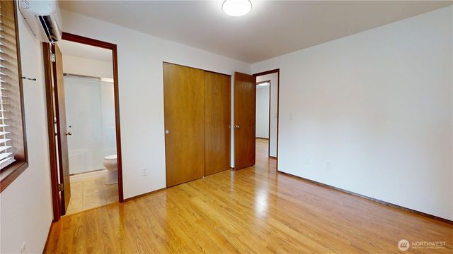 14723 Kestrel Place NE, Poulsbo, WA 98370