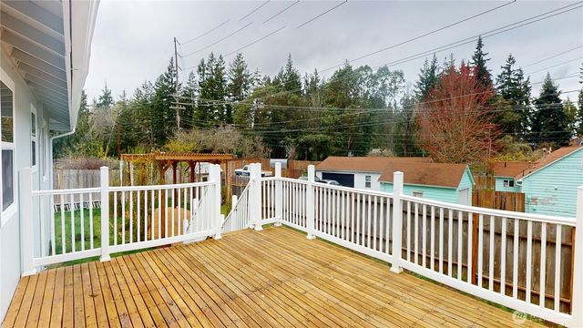 14723 Kestrel Place NE, Poulsbo, WA 98370