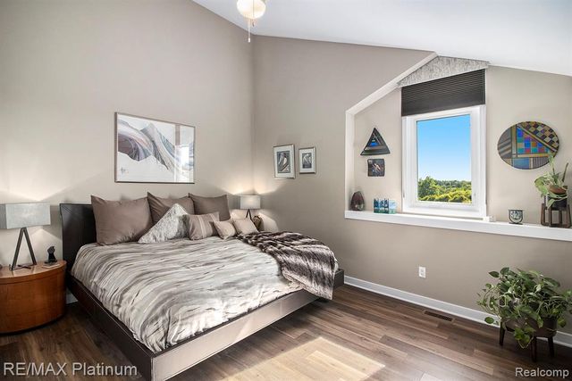 674 Summit Ridge Drive, Milford, MI 48381