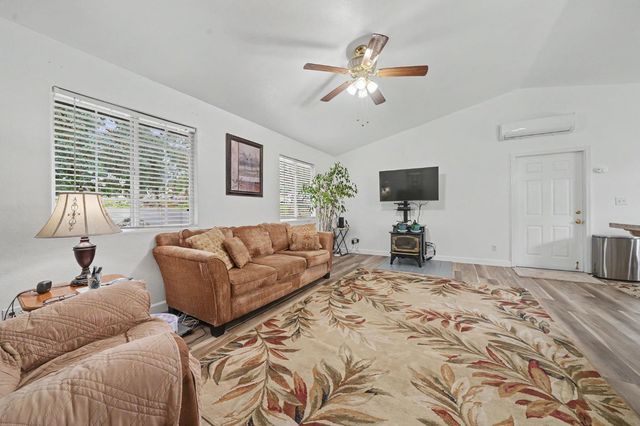 5757 Thornicroft Dr, Valley Springs, CA 95252