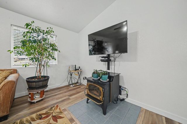 5757 Thornicroft Dr, Valley Springs, CA 95252