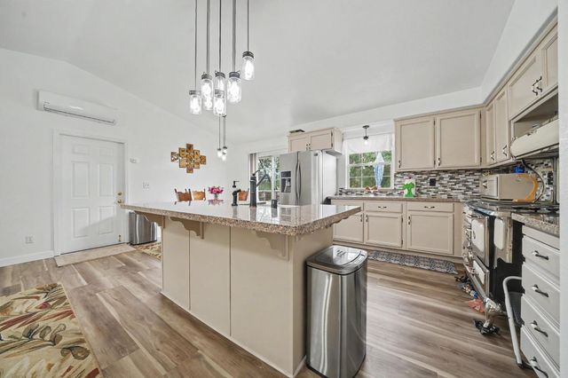 5757 Thornicroft Dr, Valley Springs, CA 95252