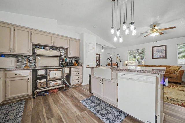 5757 Thornicroft Dr, Valley Springs, CA 95252