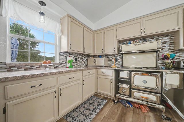 5757 Thornicroft Dr, Valley Springs, CA 95252
