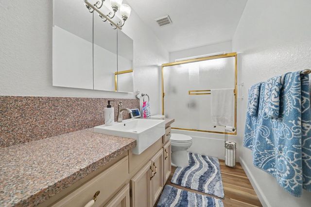 5757 Thornicroft Dr, Valley Springs, CA 95252