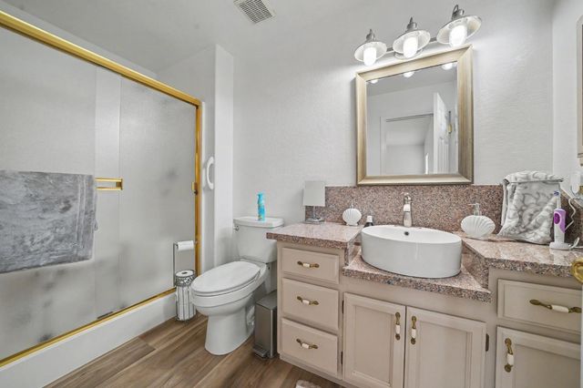 5757 Thornicroft Dr, Valley Springs, CA 95252