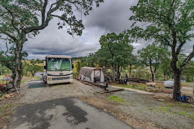 5757 Thornicroft Dr, Valley Springs, CA 95252