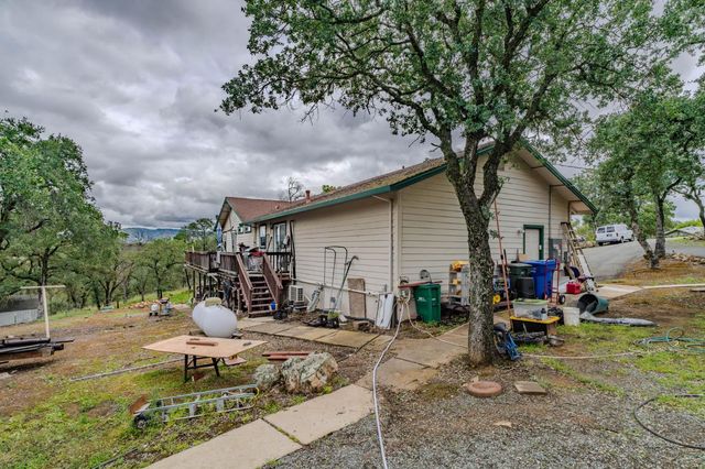 5757 Thornicroft Dr, Valley Springs, CA 95252