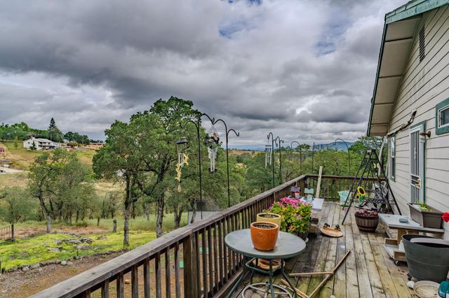 5757 Thornicroft Dr, Valley Springs, CA 95252