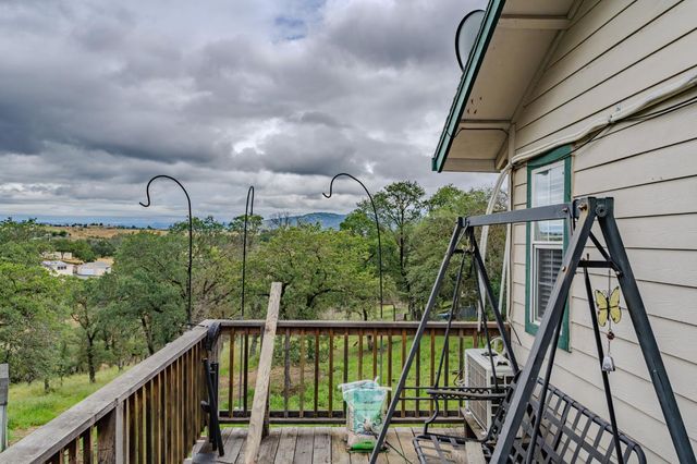 5757 Thornicroft Dr, Valley Springs, CA 95252
