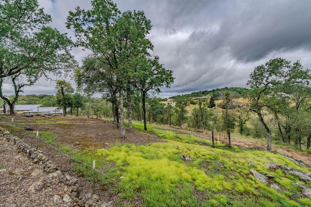 5757 Thornicroft Dr, Valley Springs, CA 95252