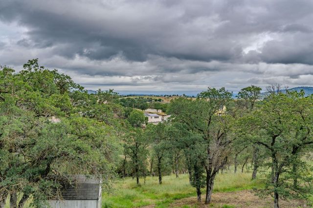 5757 Thornicroft Dr, Valley Springs, CA 95252
