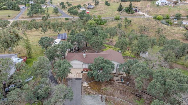 5757 Thornicroft Dr, Valley Springs, CA 95252