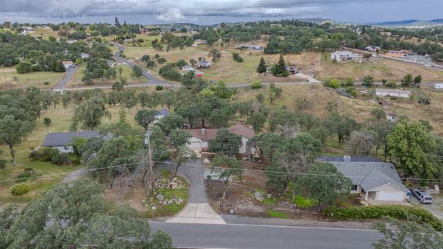 5757 Thornicroft Dr, Valley Springs, CA 95252