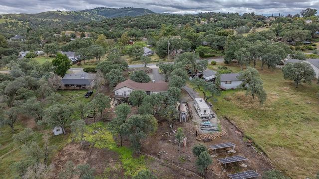 5757 Thornicroft Dr, Valley Springs, CA 95252
