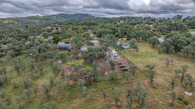 5757 Thornicroft Dr, Valley Springs, CA 95252