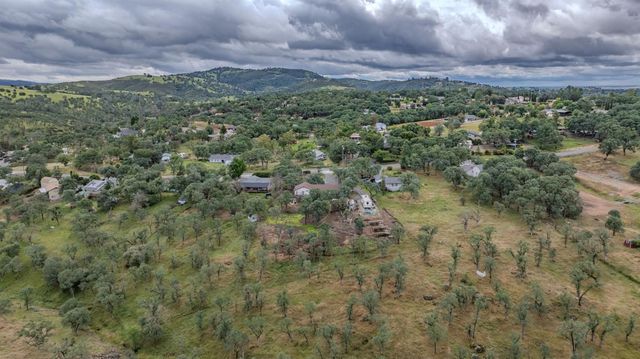 5757 Thornicroft Dr, Valley Springs, CA 95252