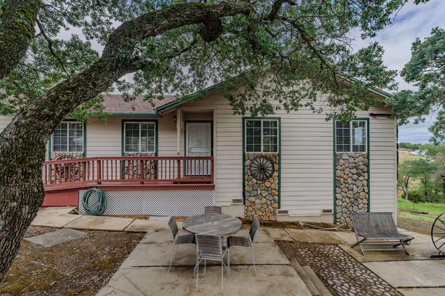 5757 Thornicroft Dr, Valley Springs, CA 95252