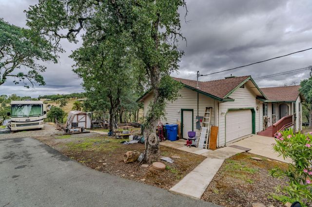 5757 Thornicroft Dr, Valley Springs, CA 95252