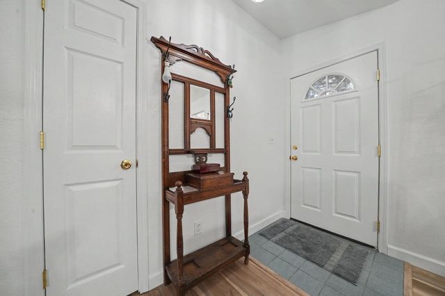 5757 Thornicroft Dr, Valley Springs, CA 95252