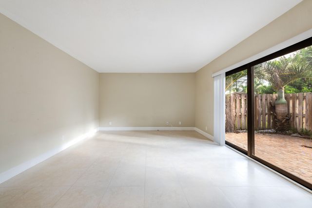 2471 Waterside Drive, Lake Worth, FL 33461