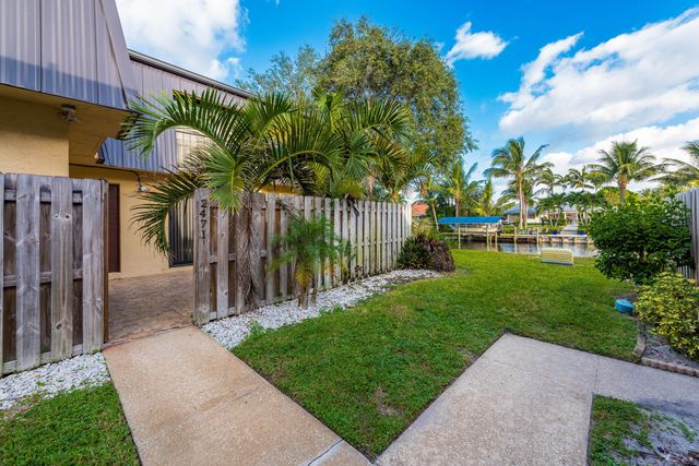 2471 Waterside Drive, Lake Worth, FL 33461