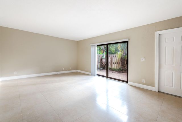 2471 Waterside Drive, Lake Worth, FL 33461
