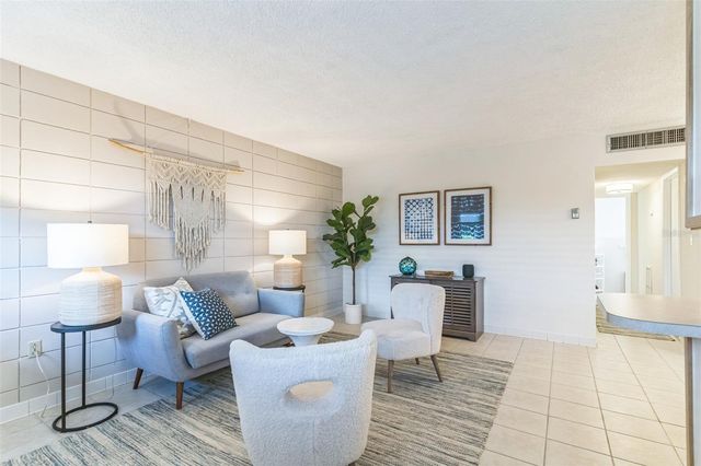 320 LAKEVIEW STREET 110, Orlando, FL 32804