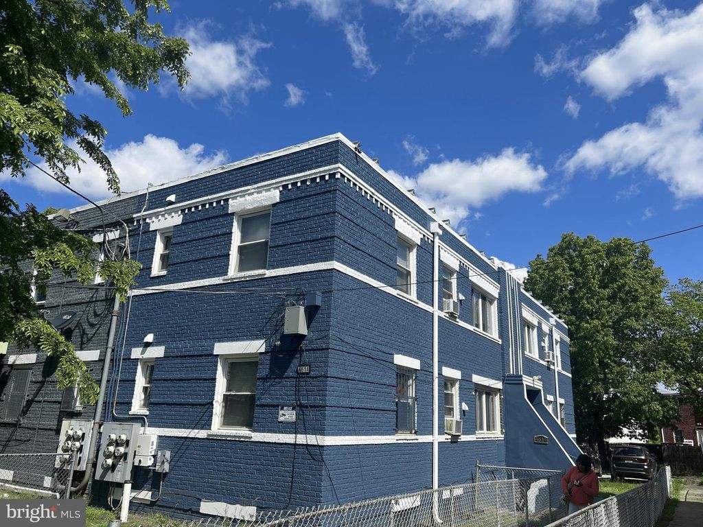 4614 HILLSIDE RD SE, Washington, DC 20019