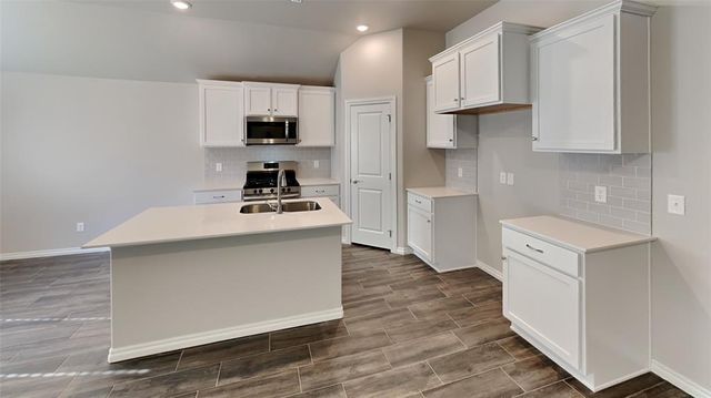9000 NW 127th Terrace, Yukon, OK 73099