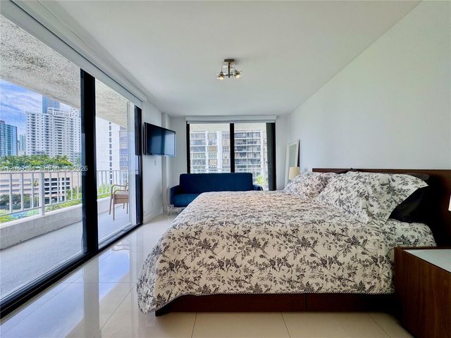200 SE 15th Road 9I, Miami, FL 33129