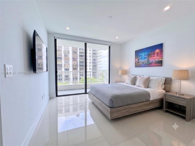 200 SE 15th Road 9I, Miami, FL 33129