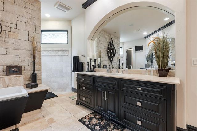 3617 Stagmoor Road, Edmond, OK 73034