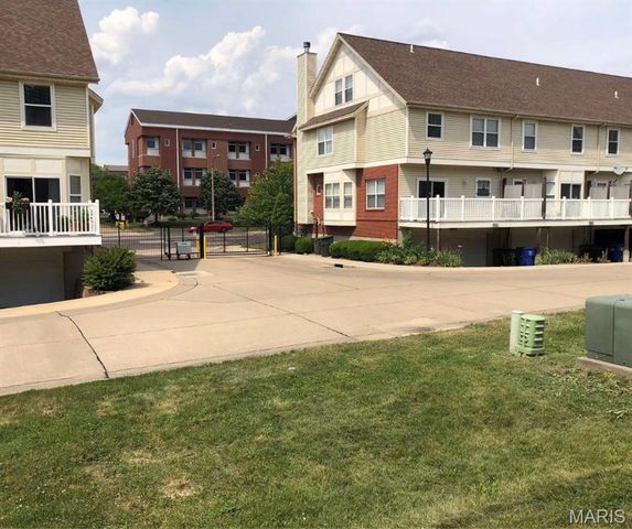 5402 Delmar Place Court, St Louis, MO 63112