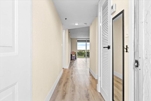 3100 W Rolling Hills Circle 707, Davie, FL 33328