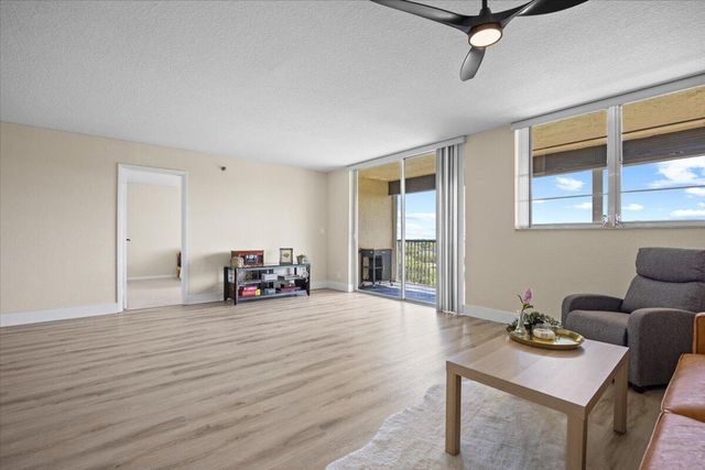 3100 W Rolling Hills Circle 707, Davie, FL 33328