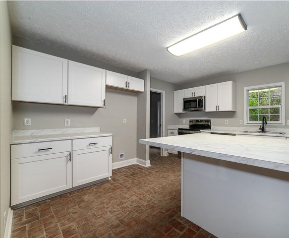 108 Trapper LN, Vinton, VA 24179