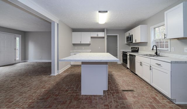 108 Trapper LN, Vinton, VA 24179
