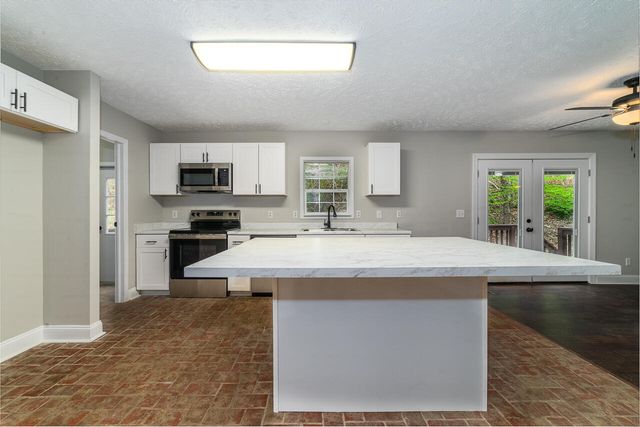 108 Trapper LN, Vinton, VA 24179