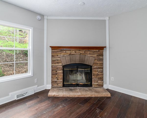 108 Trapper LN, Vinton, VA 24179